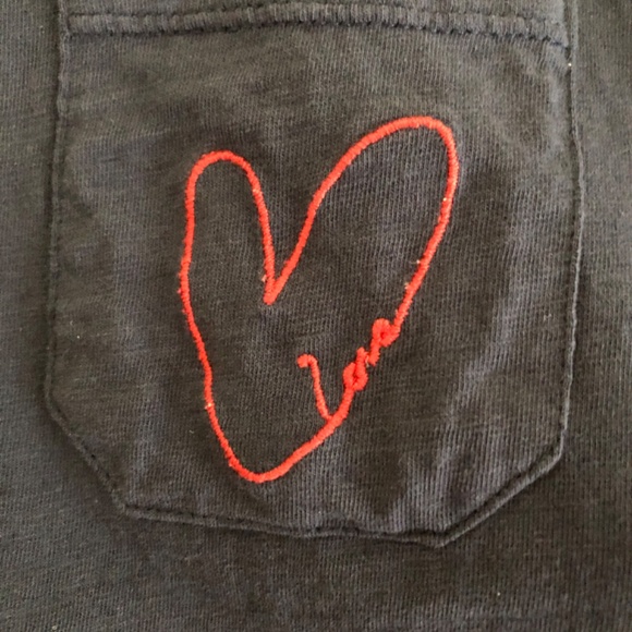 NWT ORGANIC COTTON NAVY T-SHIRT w/ POCKET &  HEART EMBLEM SZ SM - Picture 2 of 2